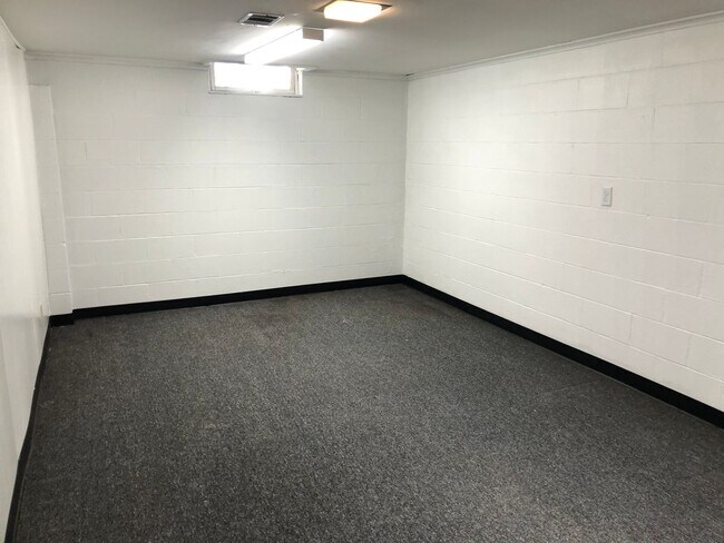 Building Photo - Newly Renovated House For Rent!