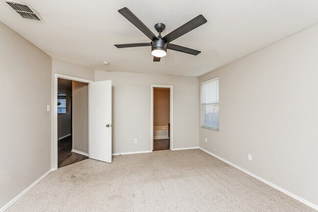 Building Photo - 1027 Clear Stream Dr