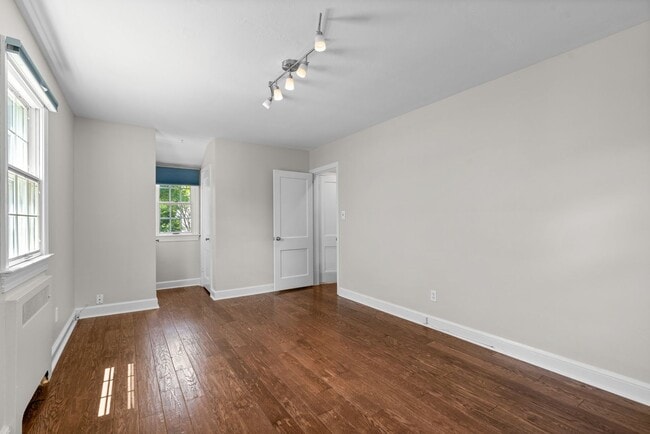Building Photo - 3 Bed 3 Bath - Bethesda Colonial - Move-In...
