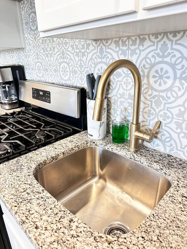 Kitchen Sink - 1111 N Stevens St