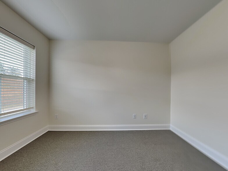 Building Photo - 2395 Eagle Creek Ct