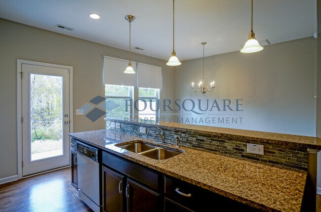 Building Photo - Spacious 3-Bed, 2.5-Bath Townhome with Was...
