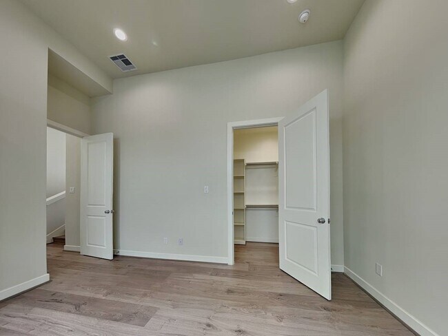 Building Photo - 6373 Paddington Bnd Dr