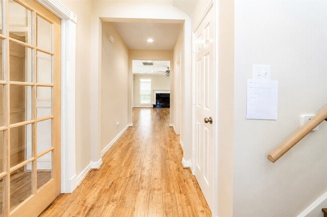 Building Photo - 1727 Park Forest Dr