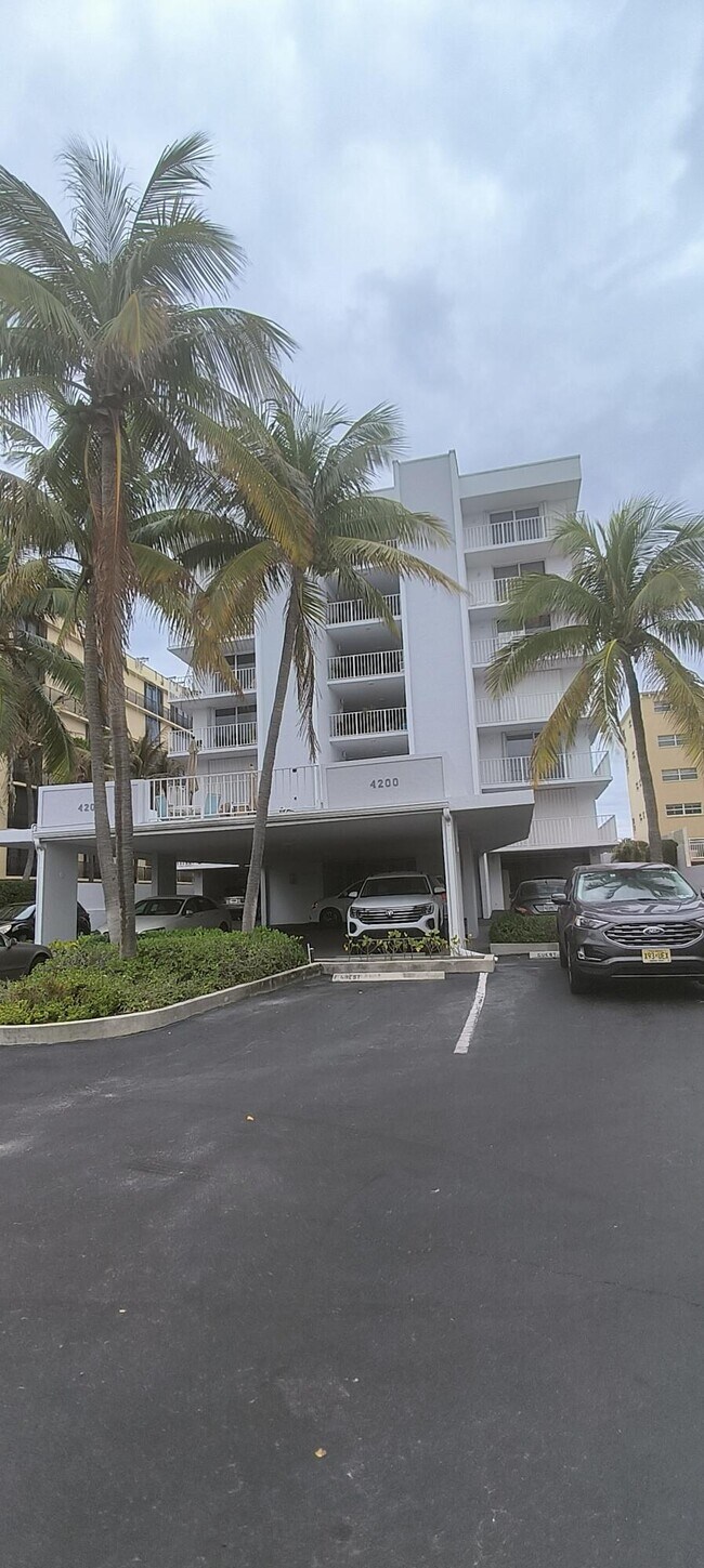 Building Photo - 4200 S Ocean Blvd