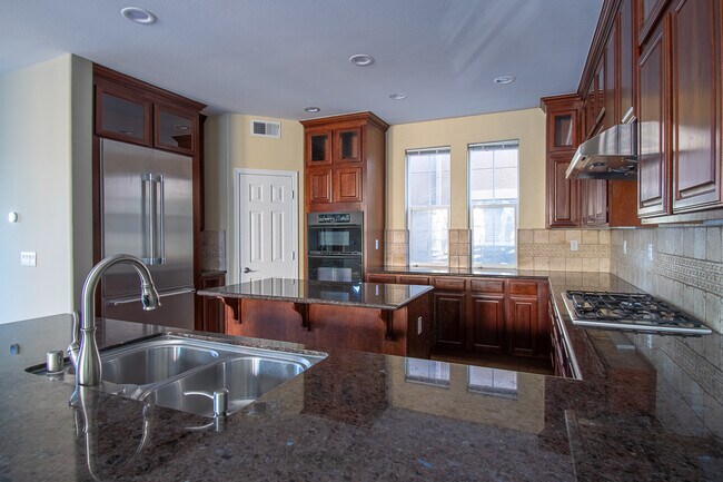 Building Photo - 749 Batista Dr