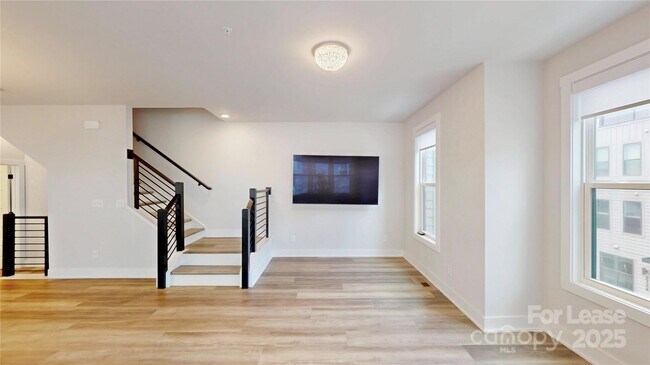 Building Photo - 7017 Louie Ln