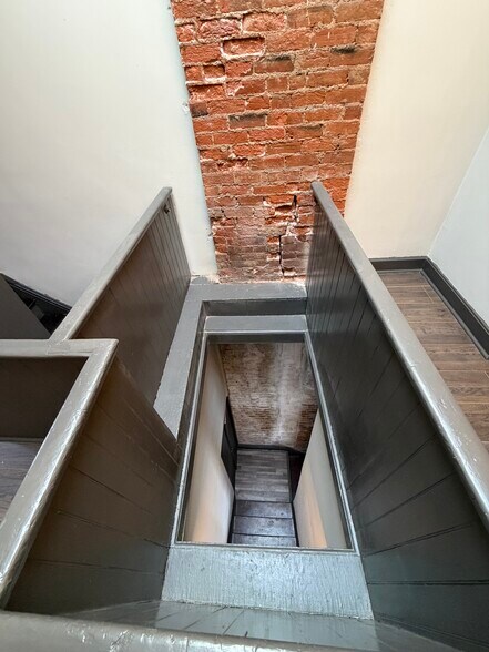 Building Photo - 2201 Kemper Ln