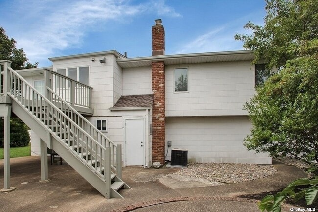 Building Photo - 3049 Clubhouse Rd