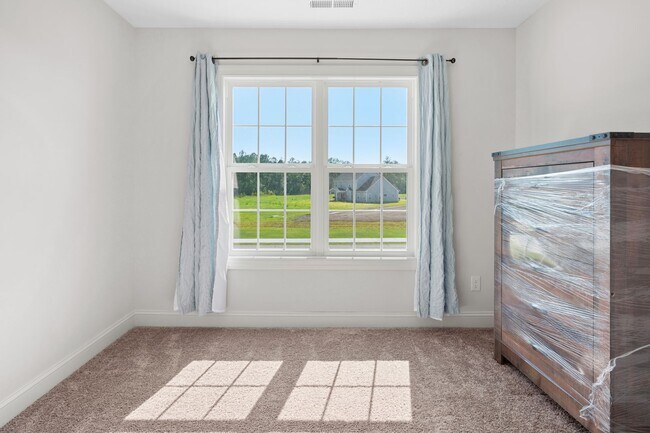 Building Photo - Perfect 4 bedroom & 2 1/2 bath!