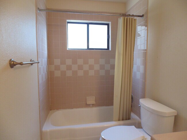 Building Photo - 9716 Chapala Dr NE