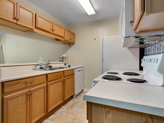 Building Photo - 2738 W Tharpe St
