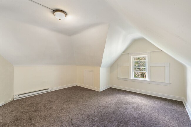 Building Photo - Spacious 4 Bed, 1 Bath Home w/ Bonus Rooms, Off-Street Parking - Available Now in Sheraden!