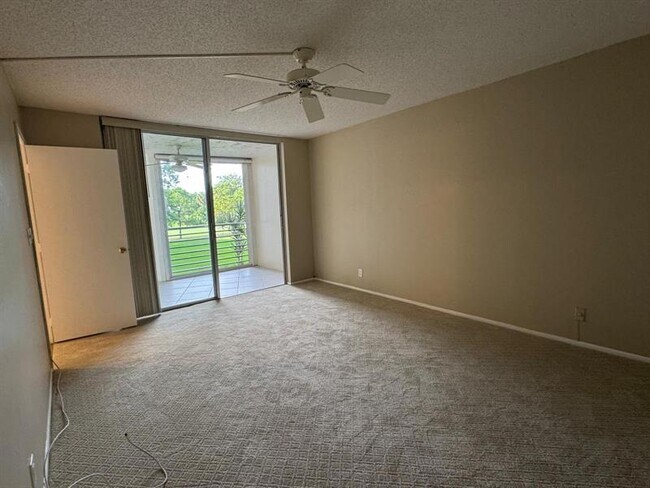 Building Photo - 3507 Oaks Way