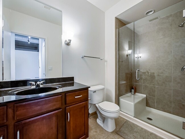 Building Photo - AVAILABLE NOW! Modern and Upscale 2-Bed Condo in Downtown Royal Oak