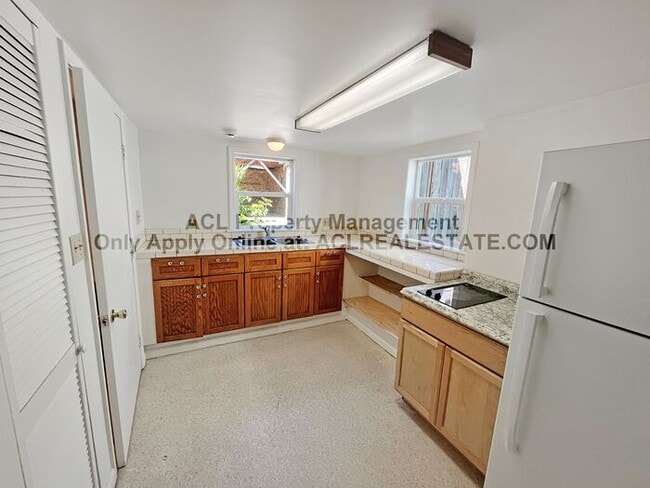 Building Photo - North Oakland Beauty – Modern Comfort Meet...