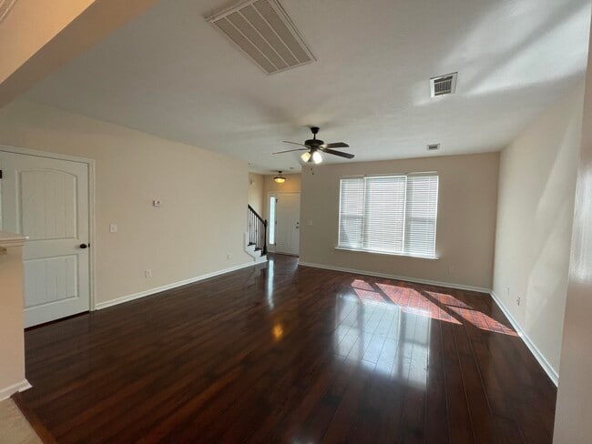 Building Photo - 422 Sebastian Dr