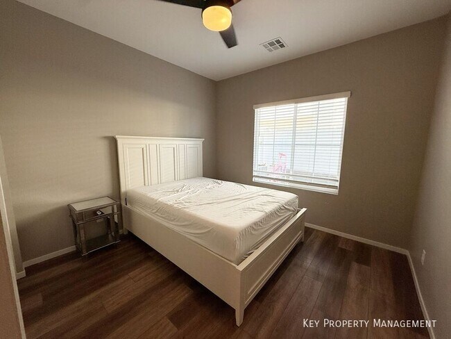 Building Photo - 525 Mossy Cup St