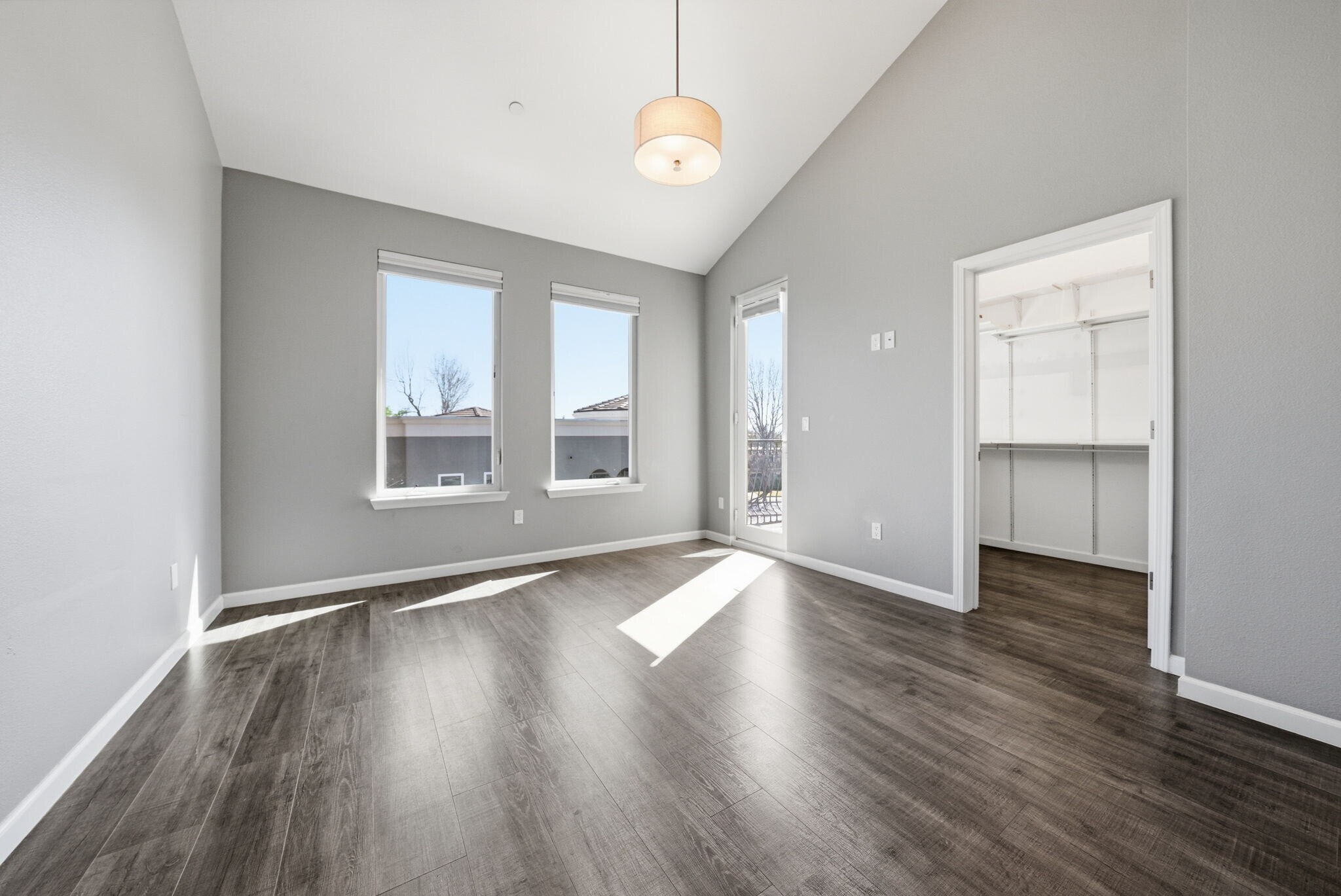 Building Photo - 817 Estancia Ter