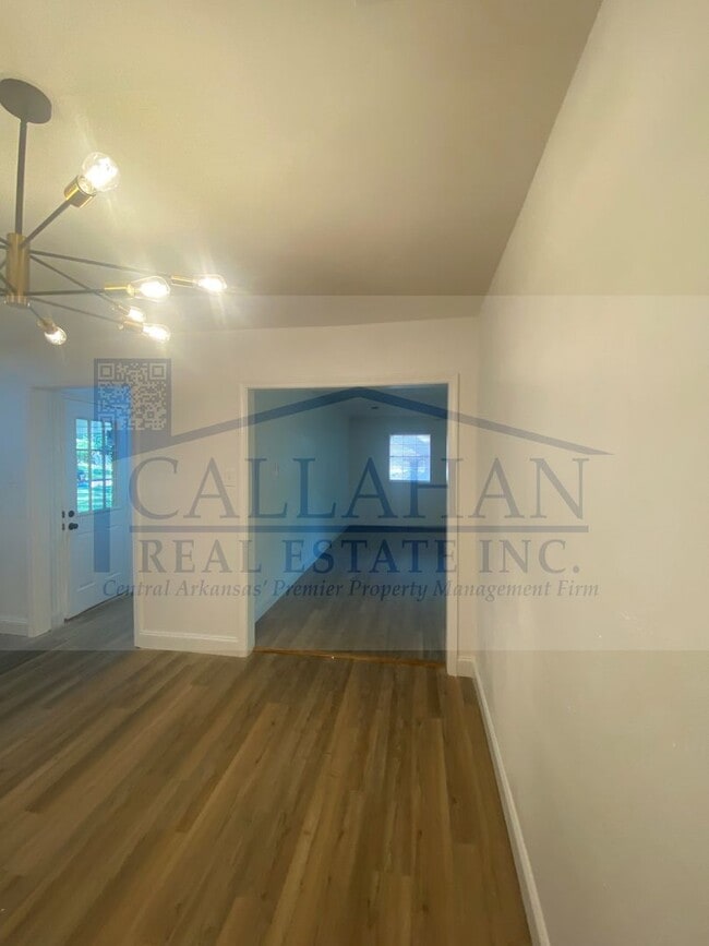 Building Photo - Southwest LR 4 Bedroom Home
