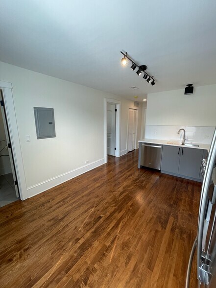 Building Photo - 3436 N Springfield Ave