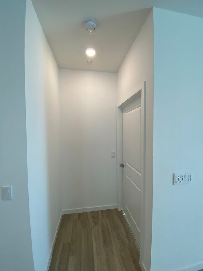 Building Photo - Beautiful Home with Solar