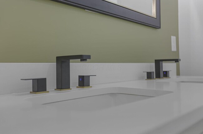 Building Photo - 961 Heyl Ave