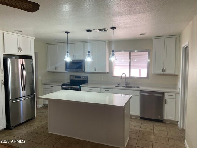 Building Photo - 8637 E El Charro Ln