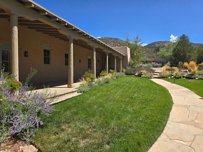 Building Photo - 3876 Old Santa Fe Trail