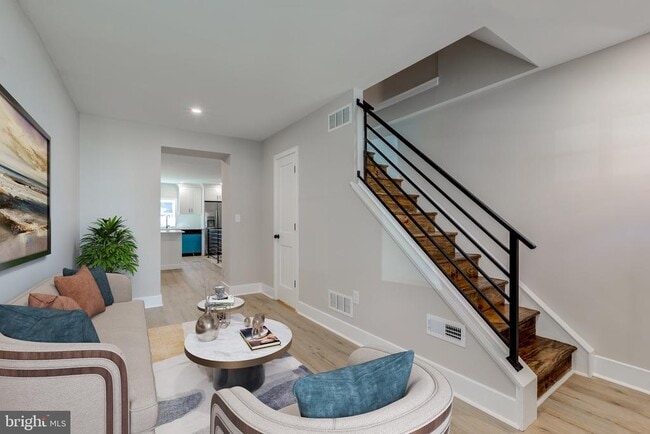 Building Photo - 369 E Hector St