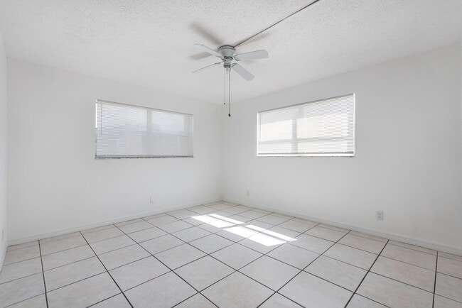 Building Photo - 8020 Fairview Dr
