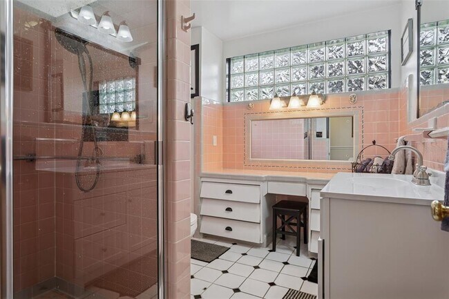 Building Photo - 2603 N Ridgewood Ave