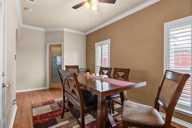 Building Photo - 5815 Durango Dr