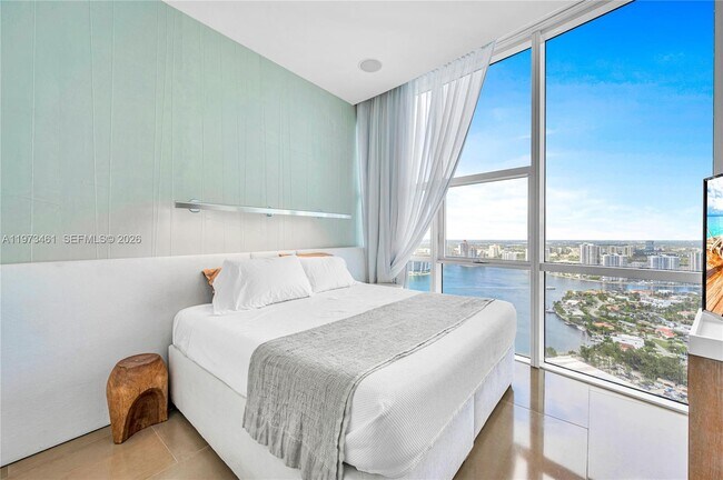 Building Photo - 18101 Collins Ave