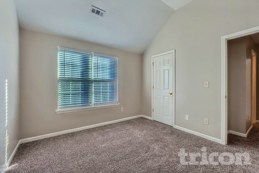 Building Photo - 5819 Twin Brook Dr