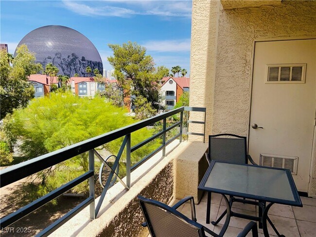 Building Photo - 230 E Flamingo Rd