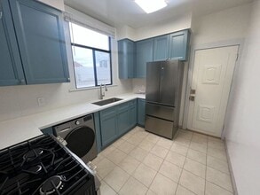 Building Photo - 305 23rd Ave