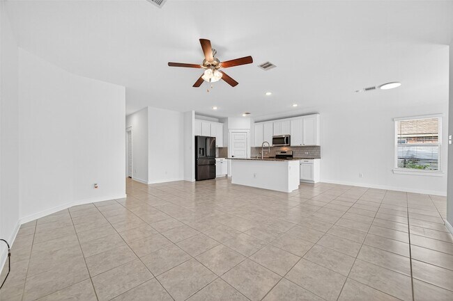 Building Photo - 16307 Rockdale Landing Dr