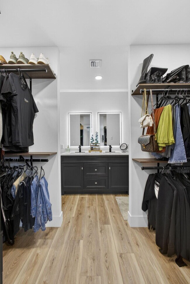 Building Photo - 701 37th St