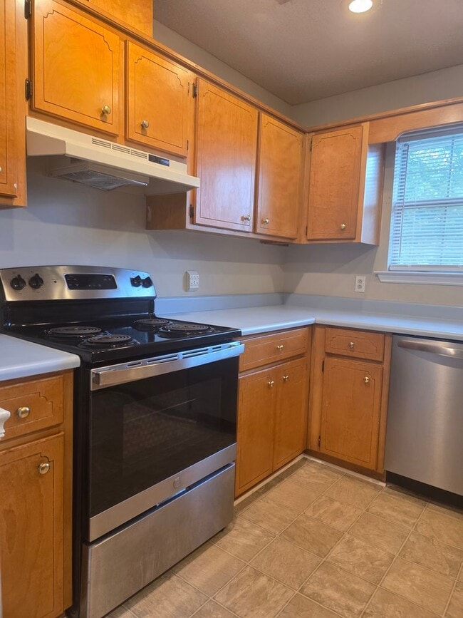 Building Photo - Beautiful very spacious 4 Bed/2 Bath