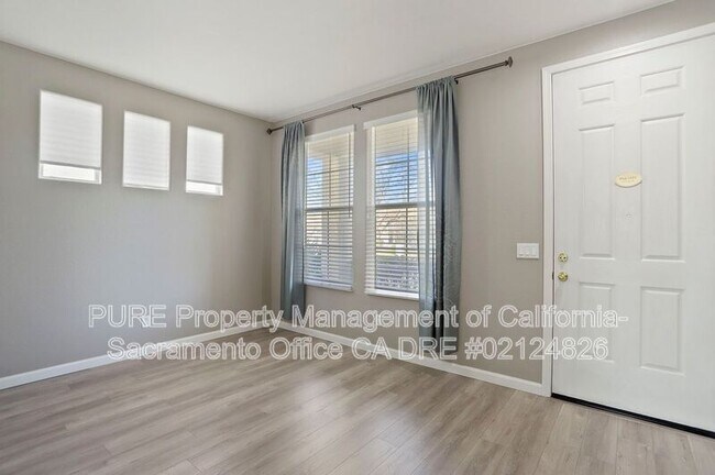 Building Photo - 1518 Sandmark Dr