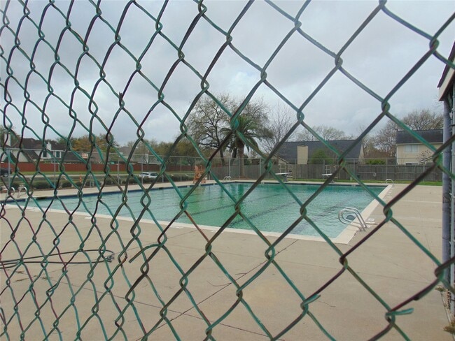 Building Photo - 1809 Edinburg Ave