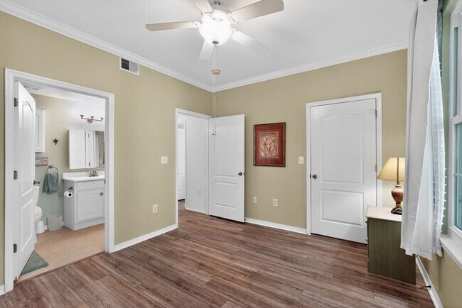 Building Photo - 4114 Central Sarasota Pkwy