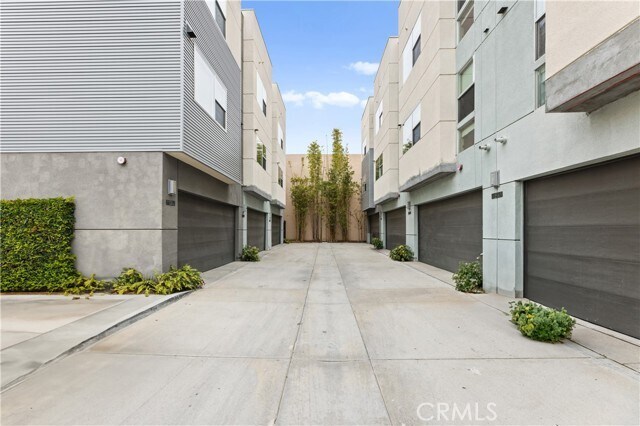 Building Photo - 1530 Greenwich Way
