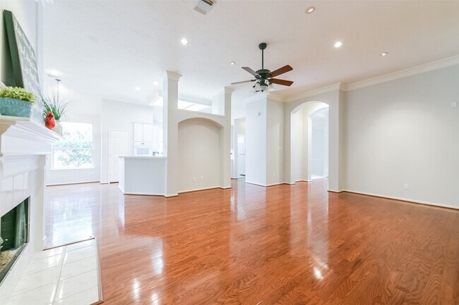 Building Photo - 14610 Farrawood Dr