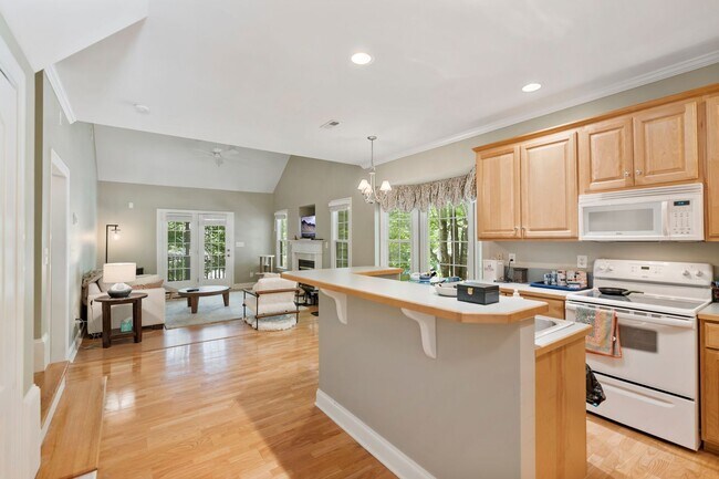 Building Photo - Available 07/10/26! Lovely 3 bedroom townhome close to the Eno River in Country Club Heights!