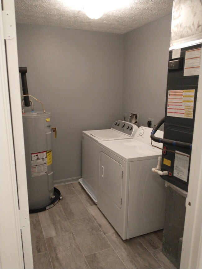 Building Photo - 1288 S Ox Rd