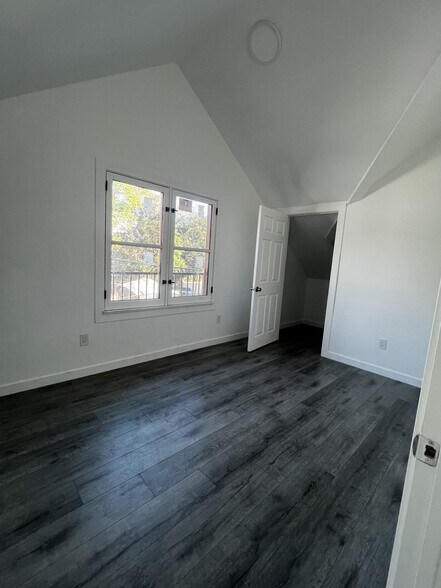 Building Photo - 1511 W 28th St
