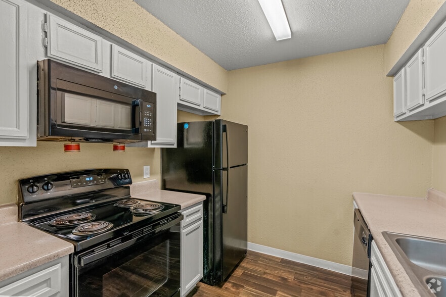 2B/1B - 840 sqft - Ashton Pines