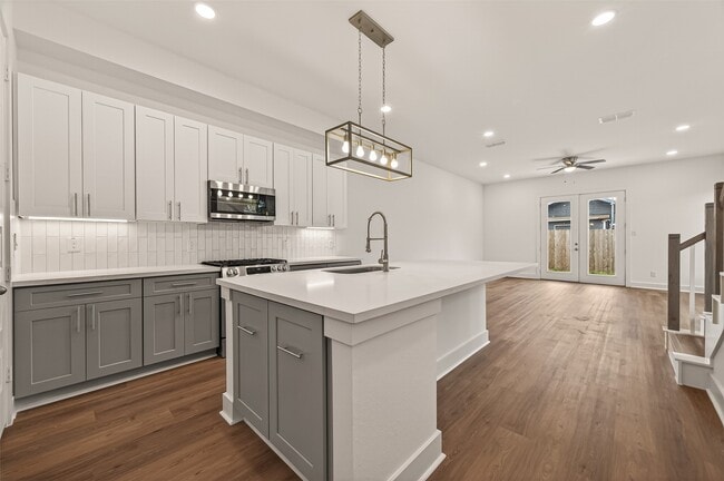 Building Photo - 1502 Hussion St